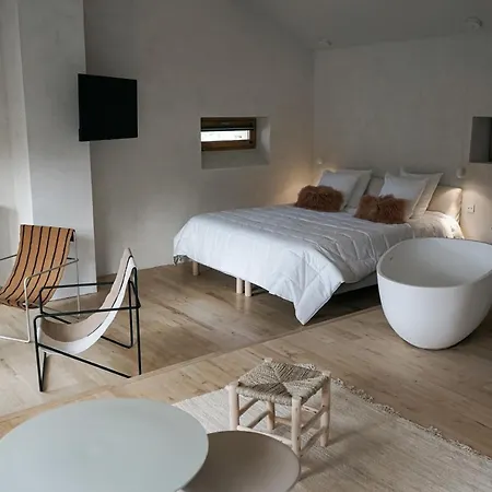 La Maison Des Sources Bed & Breakfast