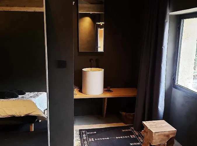 La Maison Des Sources Couette-café 3*