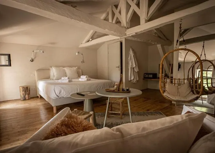 La Maison Des Sources Couette-café 3*